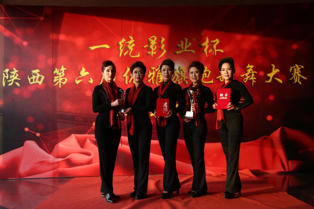 咸阳职院老年大学模特队喜获冠军